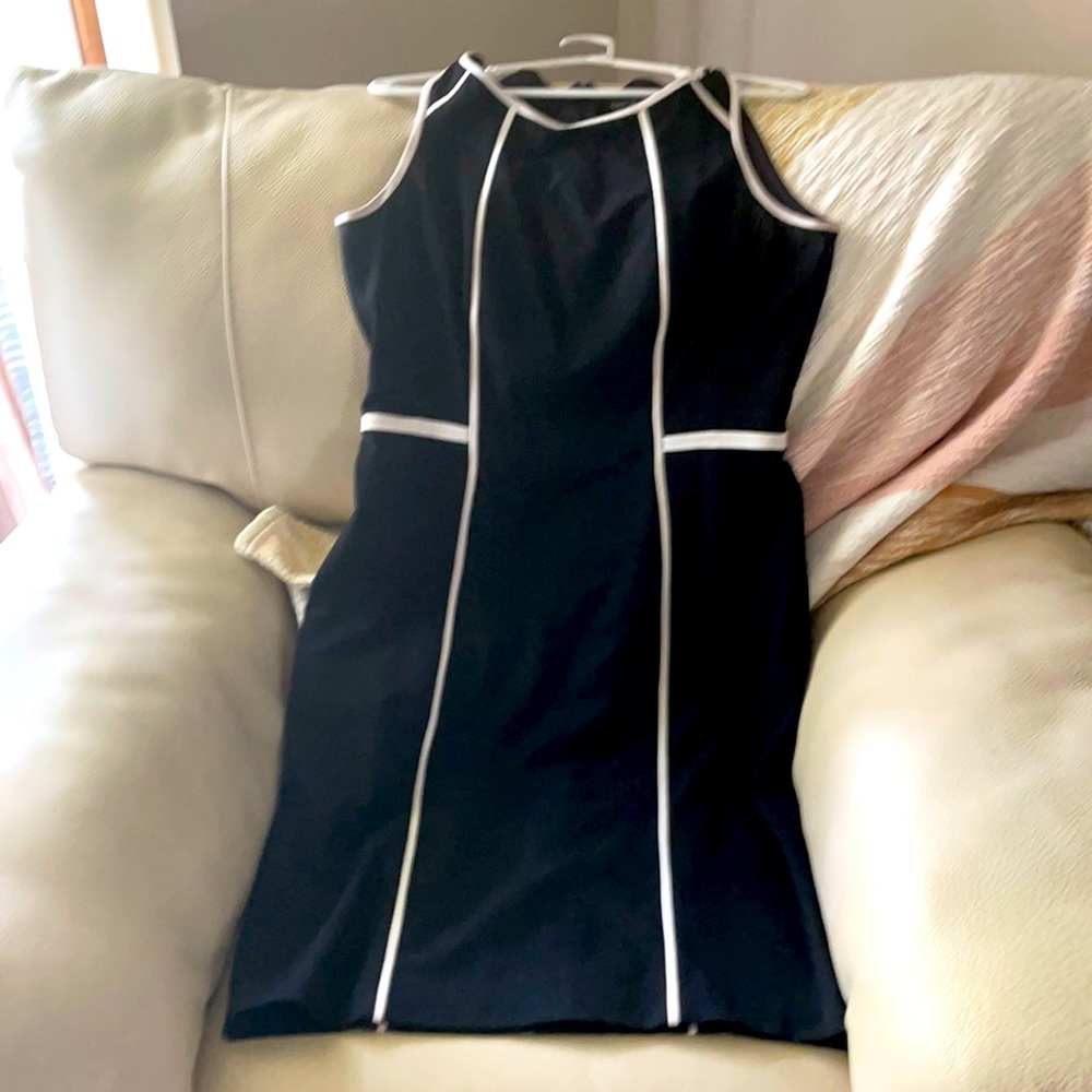 Women’s White House Black Market form fitting dress